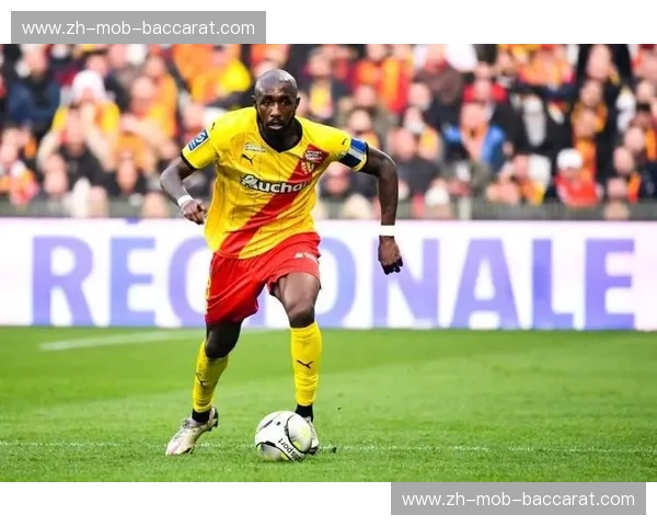 血与金的荣光对决低调的坚韧：深度复盘朗斯vs沙托鲁的足球灵魂之战